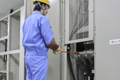 検電・放電・接地作業の様子